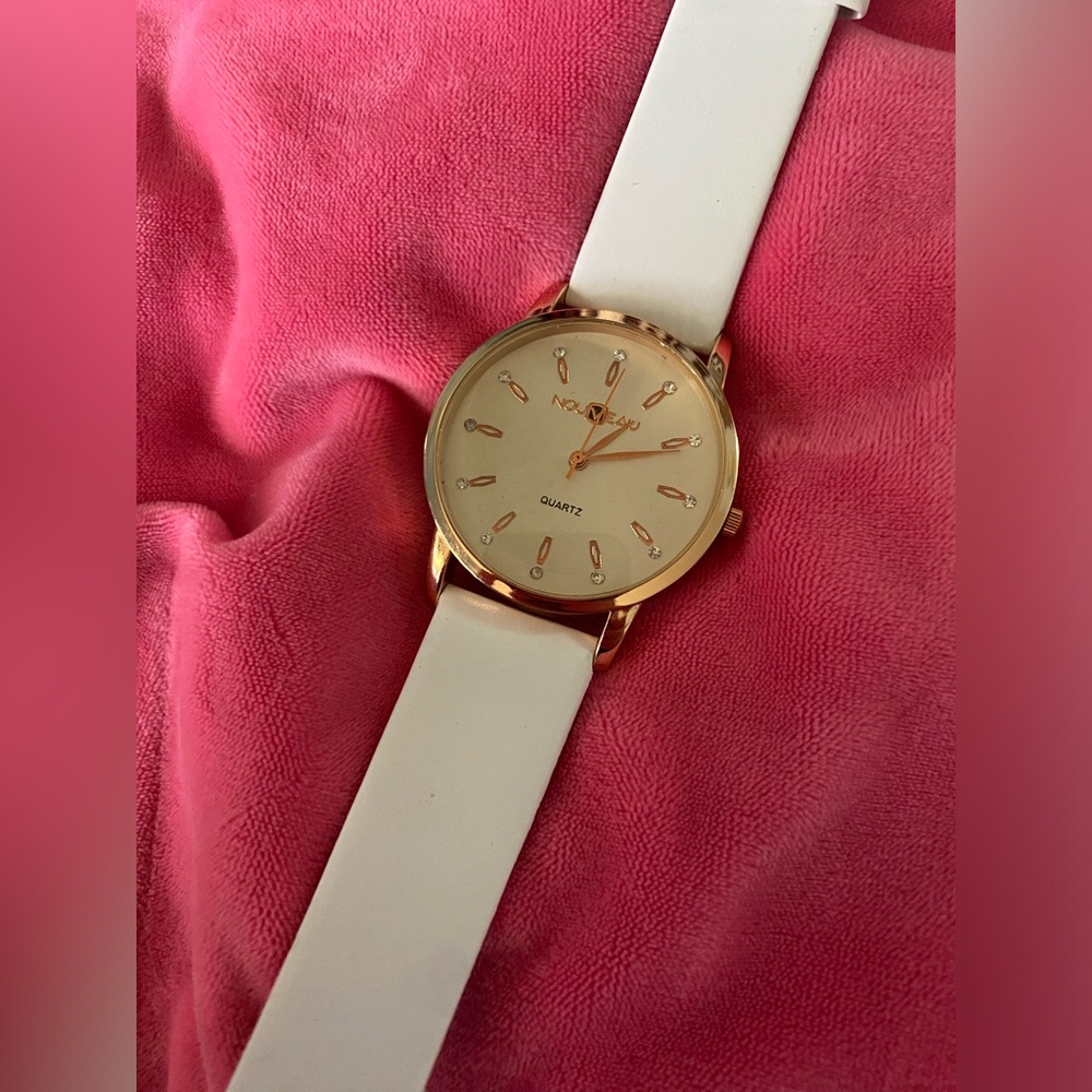 Vintage Women’s Nouveau White And Gold Tone Watch New Battery